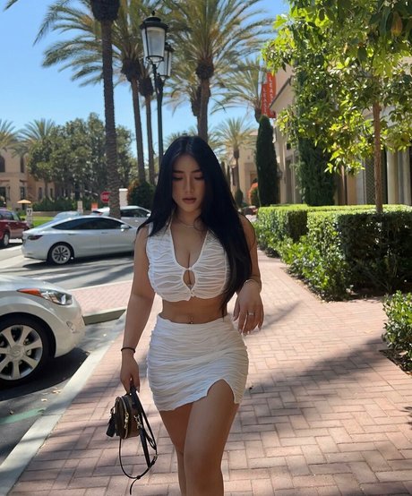 Ngan Nguyen model free images