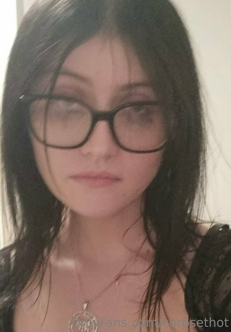 corpsethot model perfect photos