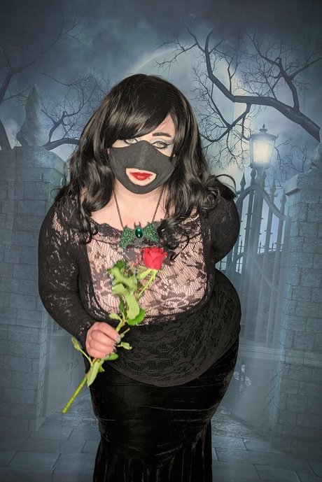 gothharlotbbw model hot photos