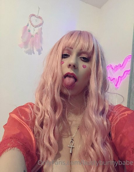 bustybunnybabe model beautiful image