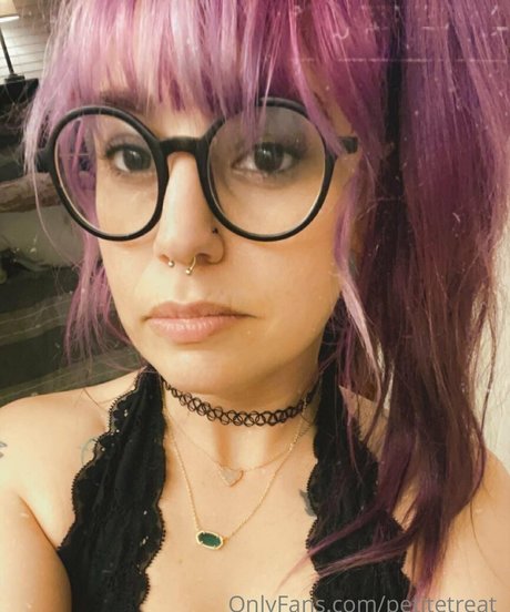 petitetreat_ pornstar top image