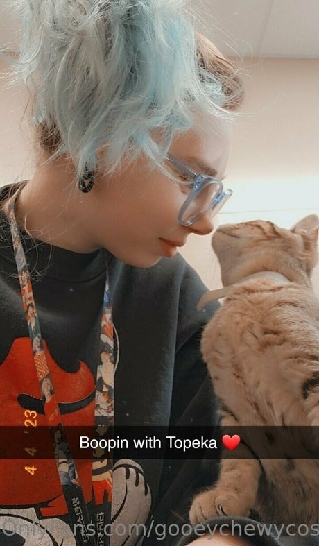 gooeychewycosplay art model img