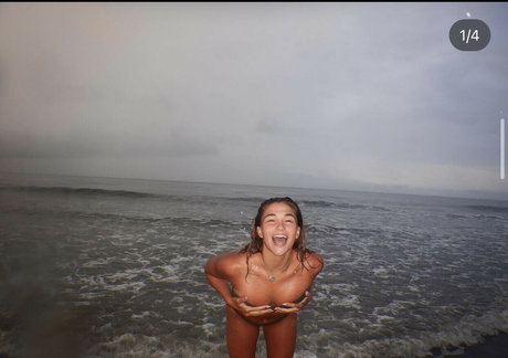 andrea posnerrr model sexy pic