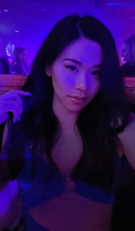 Khloe Kiss naked model pictures