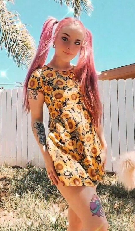 lilydarkofree beautiful pornstar photos