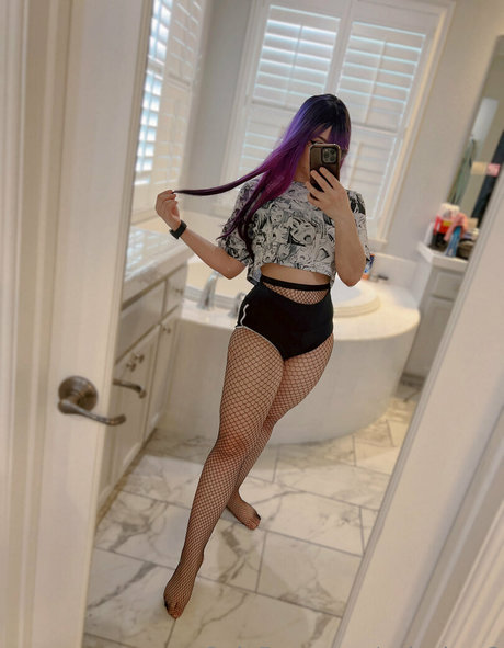 colechyv2 nude star picture