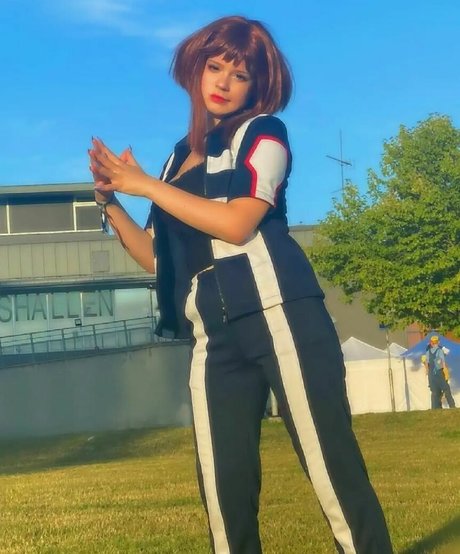 frogzzi sexy model pics