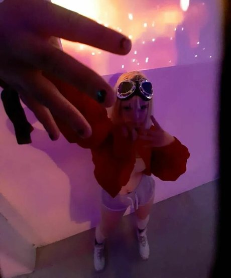 frogzzi art pornstar photo