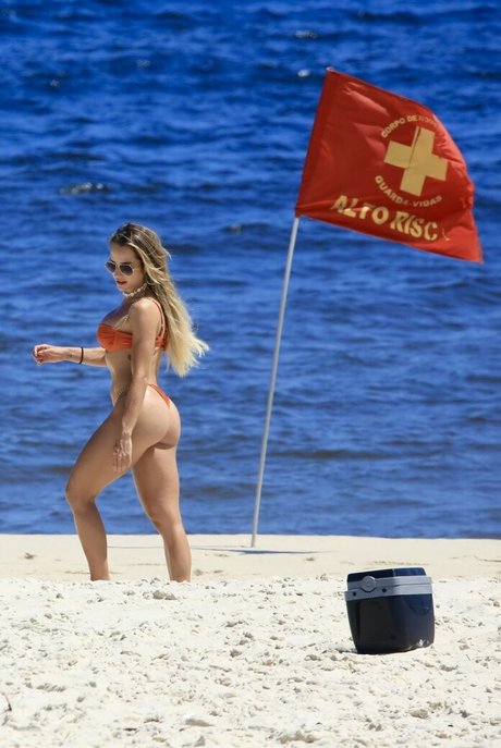 Gabi Martins hot model photo