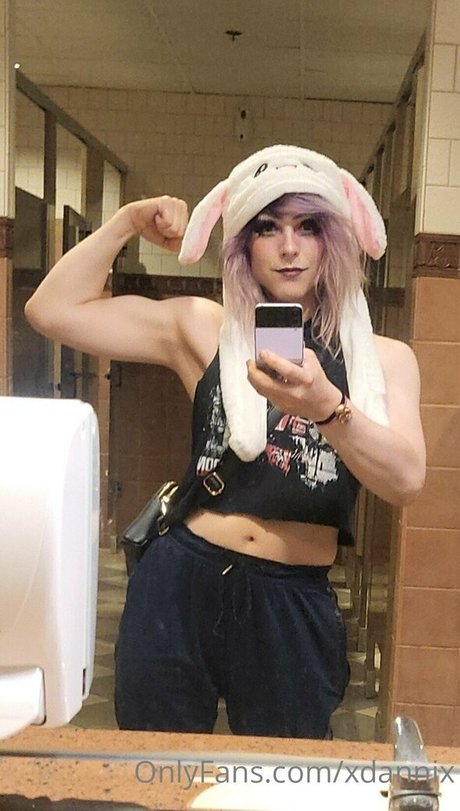 xdannix naked star pictures