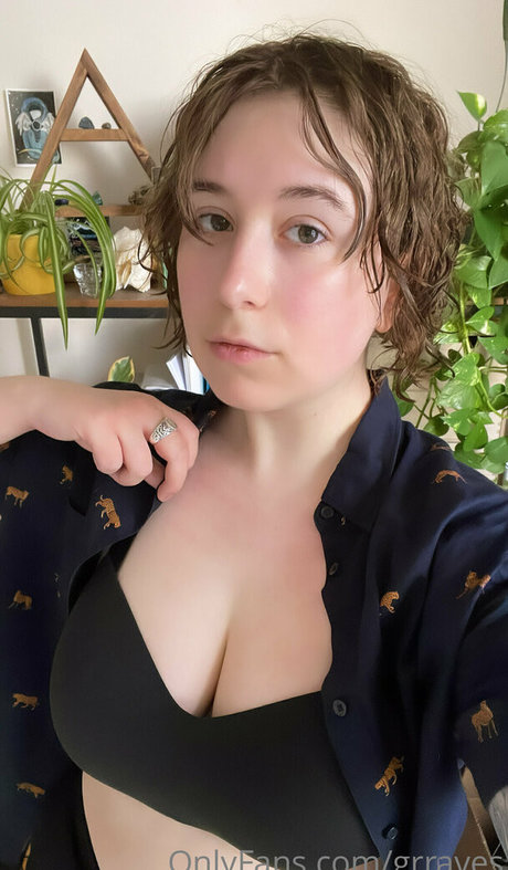 grraves adult model picture