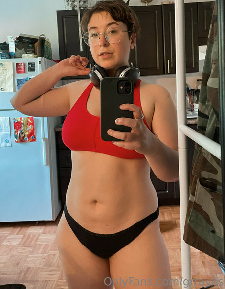 grraves model nude photo