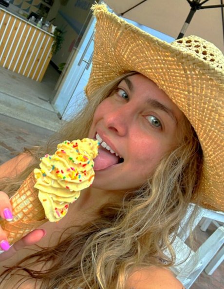 journeywithalora model xxx pictures