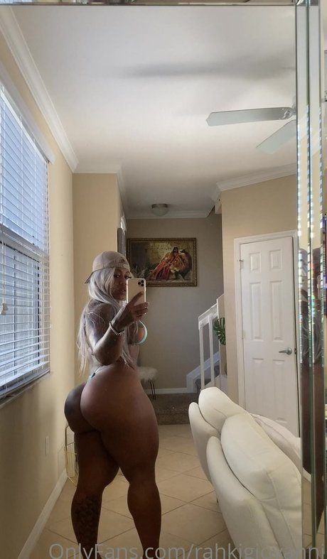 Rahkigiovanni nude star image
