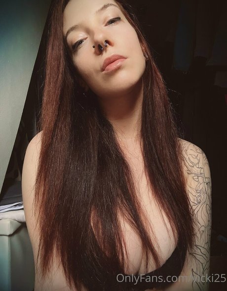 vicki25 free model photo