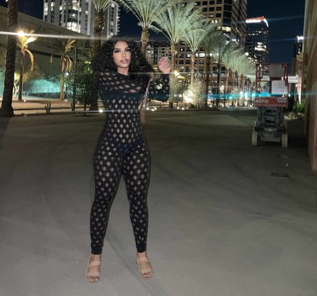 yazmntya nude model image