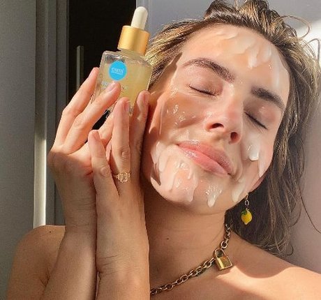 Madalin Giorgetta sexy star gallery