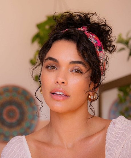 Giovana Cordeiro model nude photo