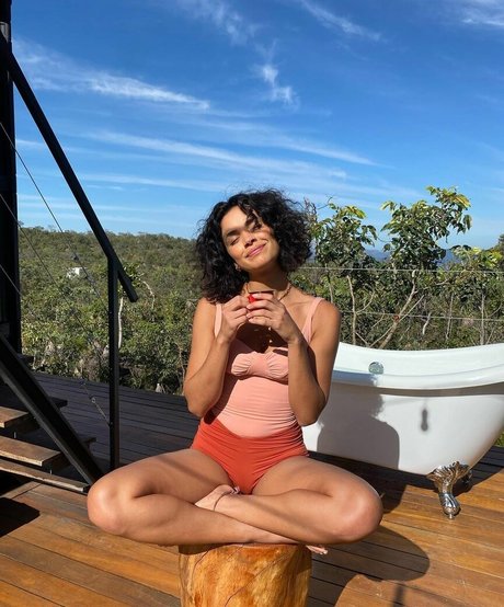 Giovana Cordeiro star hot images