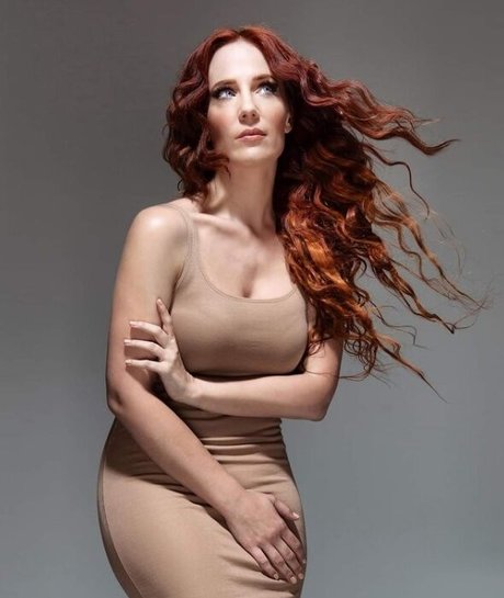 Simone Simons beautiful model picture
