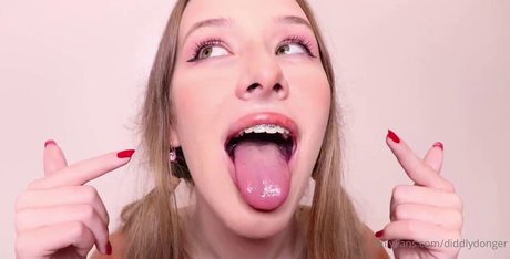 Diddly ASMR adult actress img