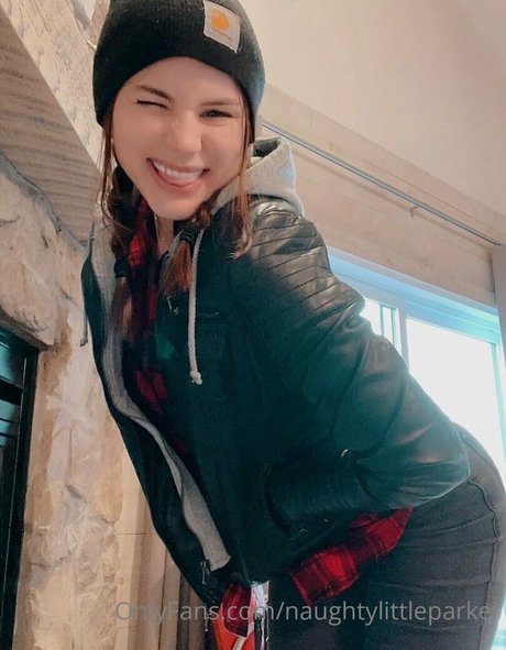 naughtylittleparker nude star pictures