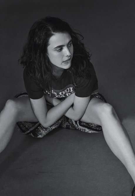 Margaret Qualley adult model image