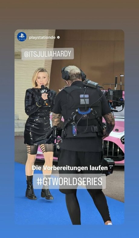 Julia Hardy model beautiful img