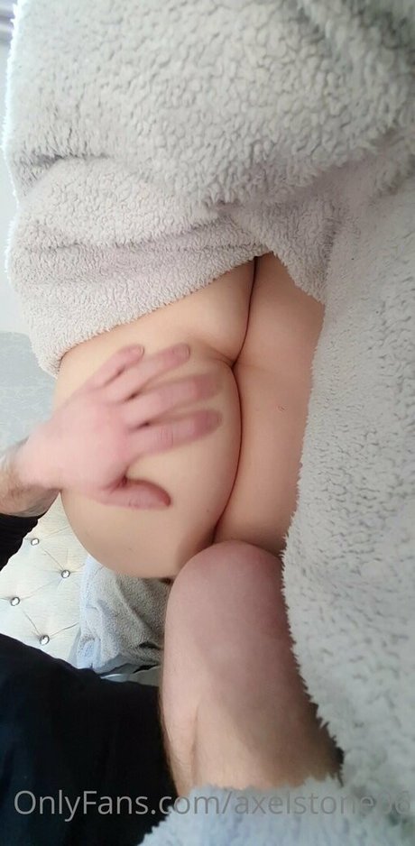 axelstone06 naked star img