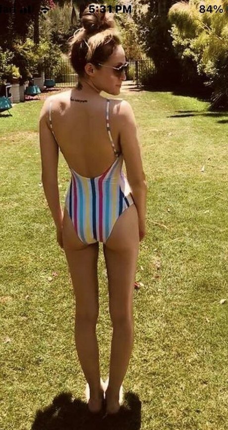 Carly Chaikin pornstar images