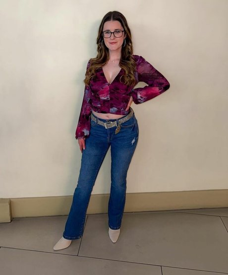 Local TV Presenters beautiful actress photo