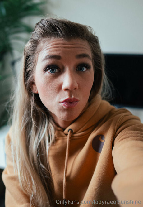 Amandaraeuk model erotic pic