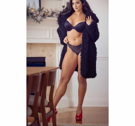 Arianna Grace pornstar pics