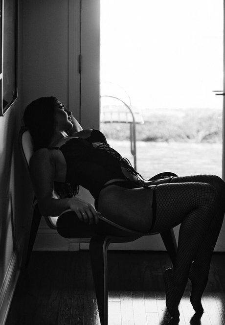 Arianna Grace star erotic image