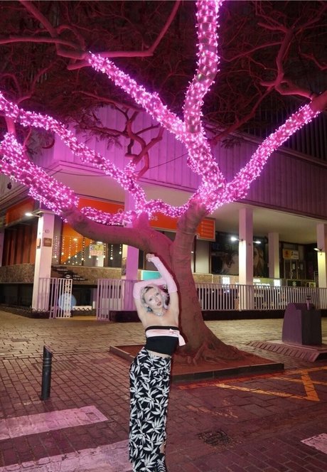 Luminatria model art pic