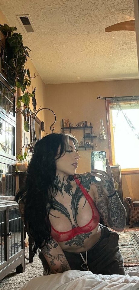 sinnersafina naked model photo