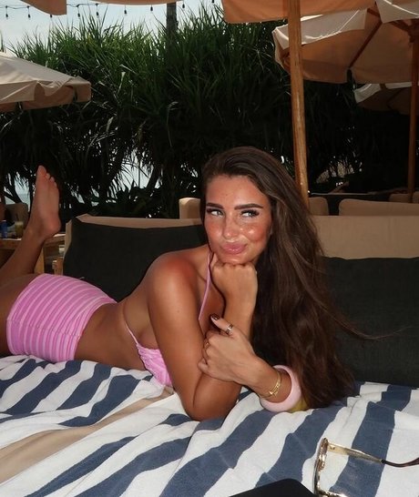 Maddy Cheary hd actress pic