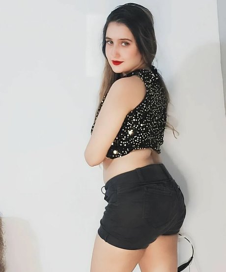 Aniza Hazel sexy actress image