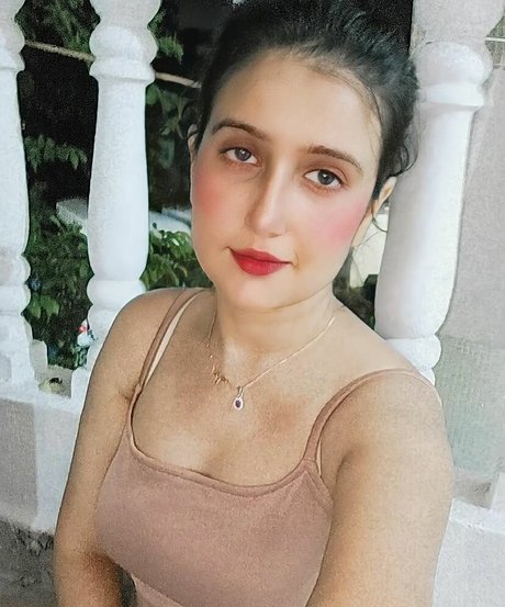 Aniza Hazel star perfect picture