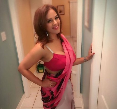 Minakshie Sethii star nice pics