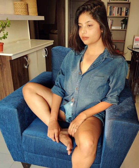 Tassels and Trails beautiful model pic