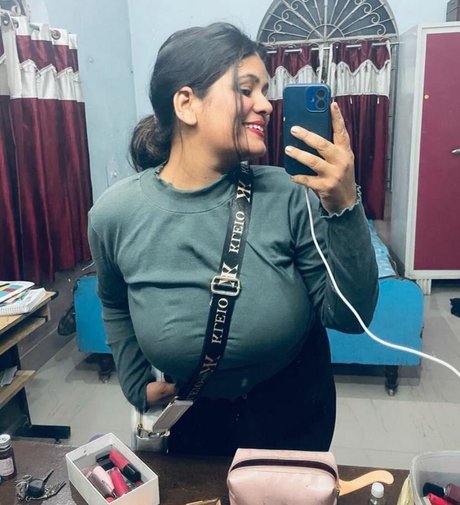 tejaswi pandeyy model high quality archive