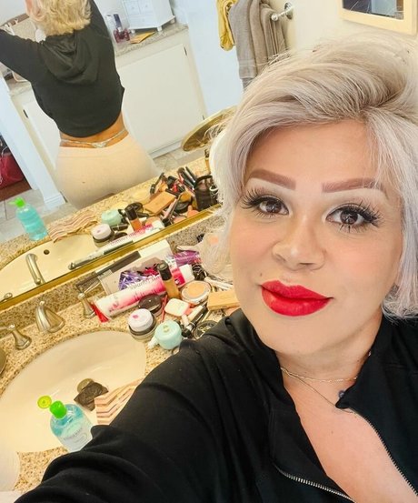 Myra La Chula model art image