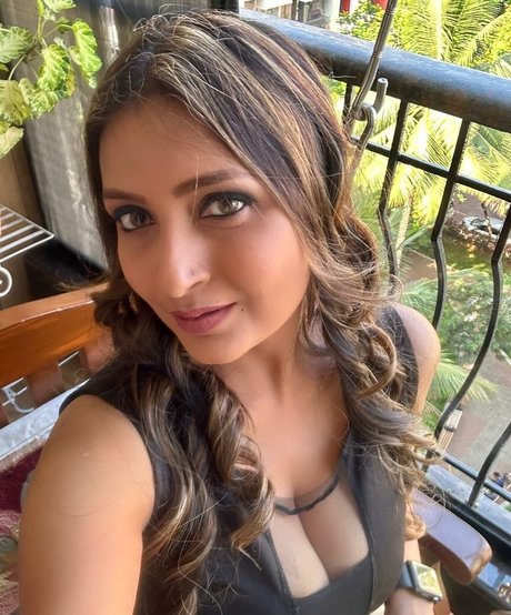 Roma Varadkar nude pornstar image