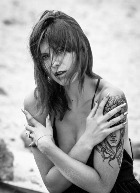 madame clarisse beautiful model image