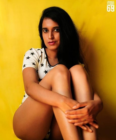 Foxy Queen star art galleries