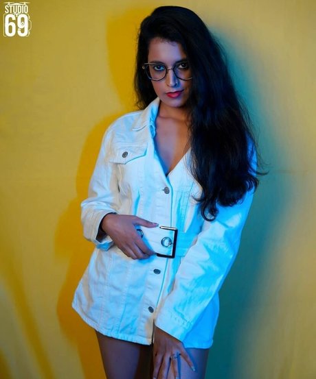 Foxy Queen exclusive star photos