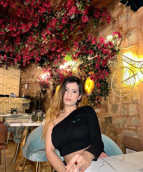 Akshita Dutta perfect model picture