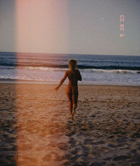 beautiful teen onlyfans free photos