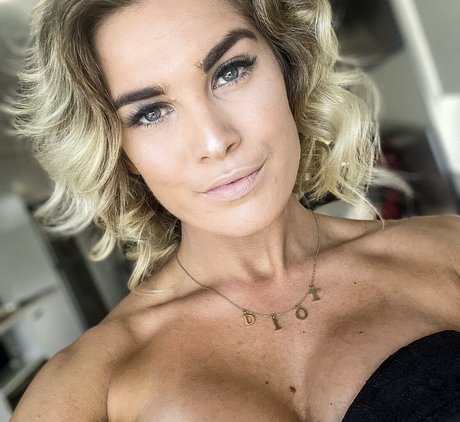 Daisy Lamb pornstar beautiful gallery